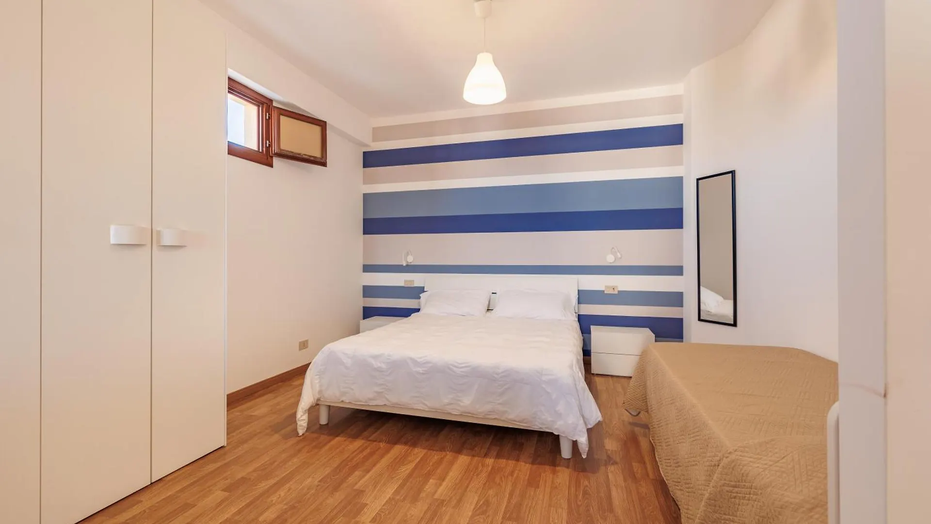 كاستيلاّماري ديل غو Marina Di Petrolo Apartments