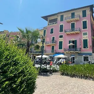 https://hotel-serena-arenzano.hotelitalianriviera.com