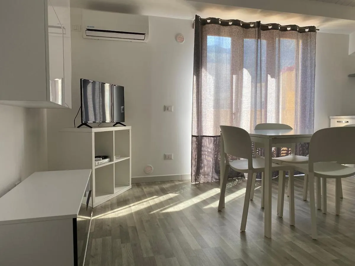 Marina Di Petrolo Apartments カステッランマーレ・デル・ゴルフォ アパートホテル