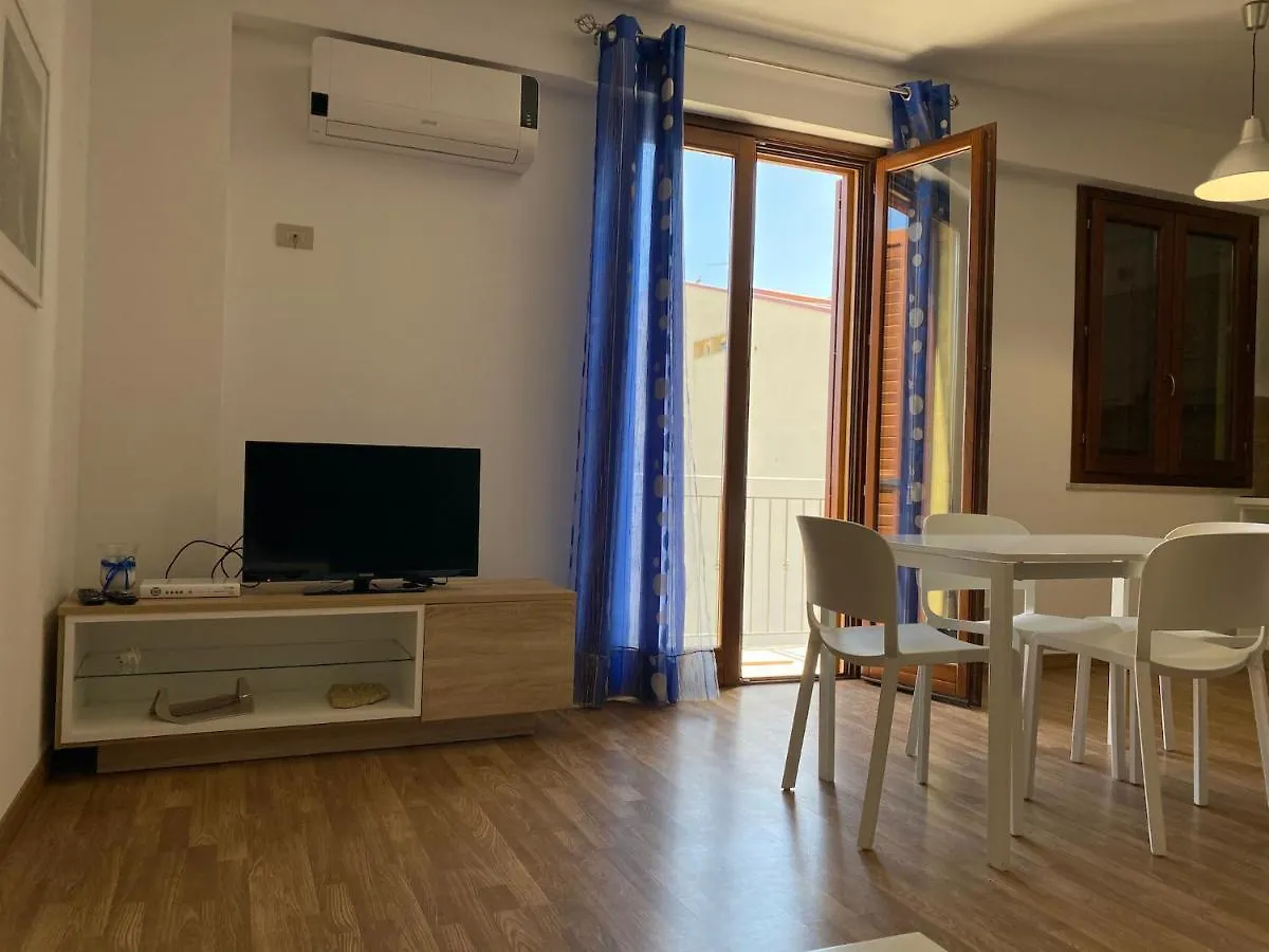 Marina Di Petrolo Apartments カステッランマーレ・デル・ゴルフォ