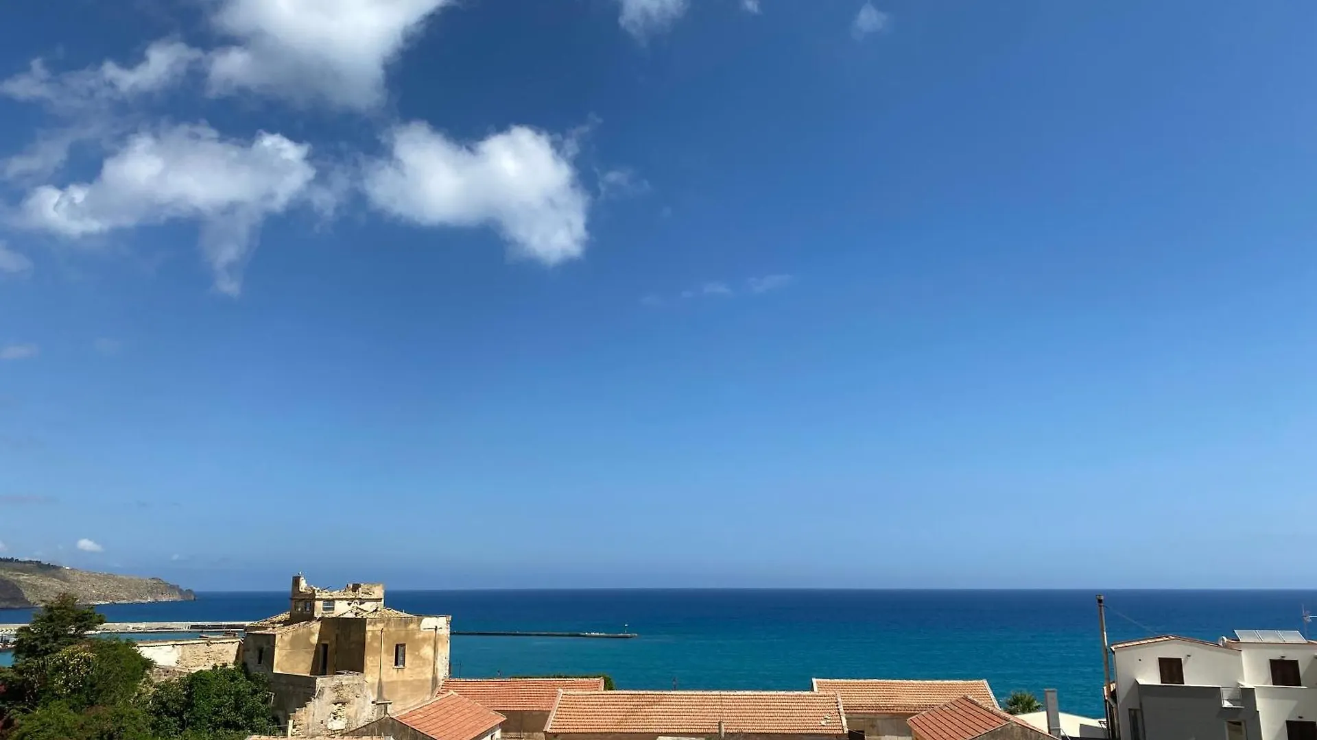 Marina Di Petrolo Apartments カステッランマーレ・デル・ゴルフォ